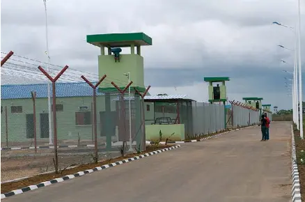 Disparos acidentais fazem vítima mortal na cadeia de Calomboloca durante troca de turno de agentes penitenciários 