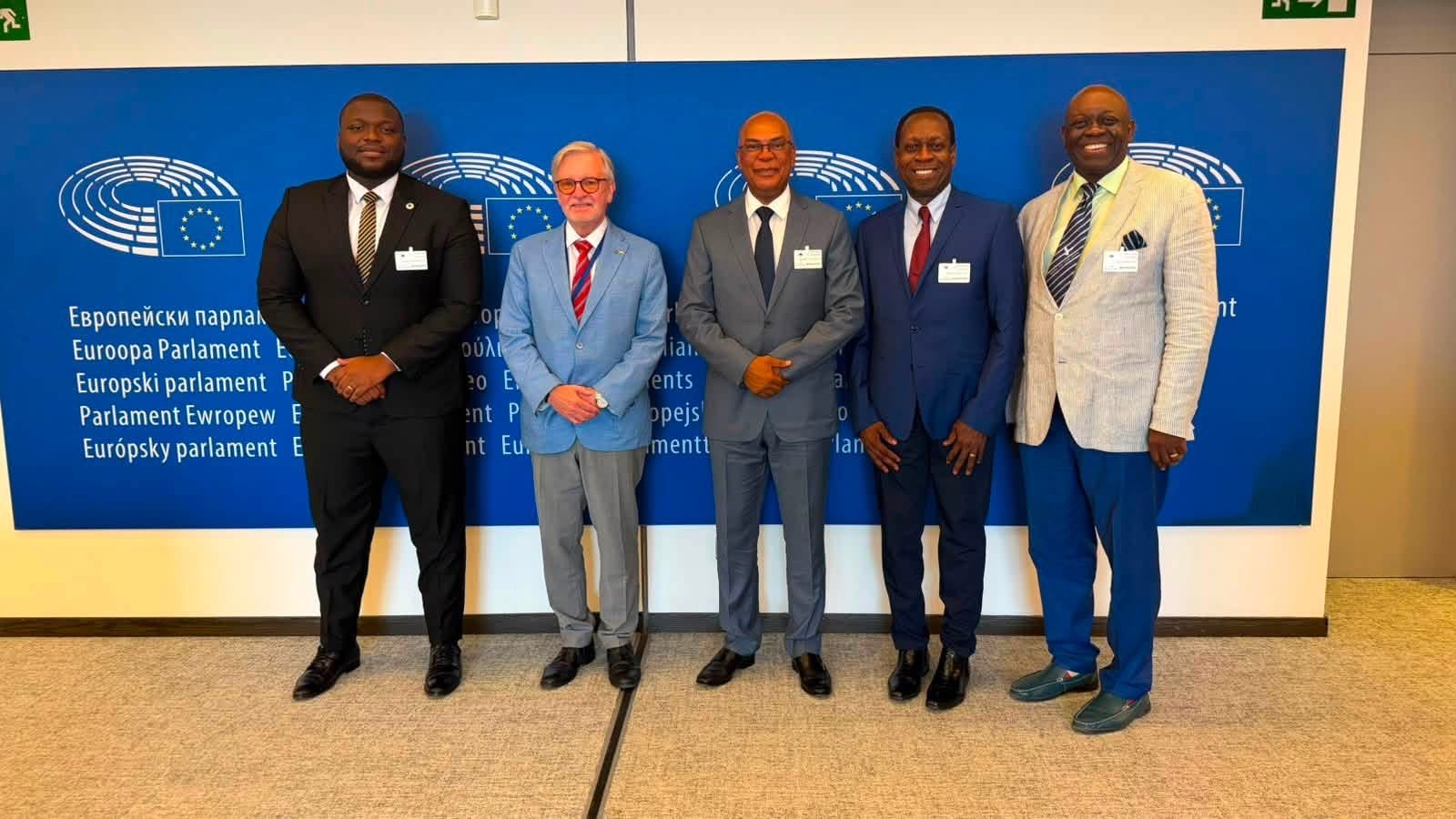 Adalberto Costa Júnior pede fiscalização internacional para as eleições de 2027 e leva preocupações sobre Angola ao Parlamento Europeu.