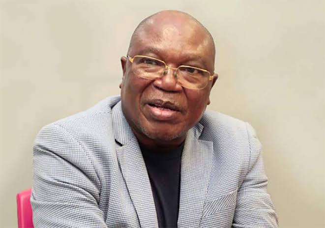 Jurista Sérgio Raimundo diz que “ninguém no MPLA tem ficha limpa” e denuncia alegado uso de investimento público em fazenda presidencial